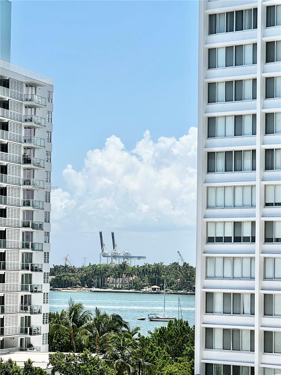 1035 West Ave 607