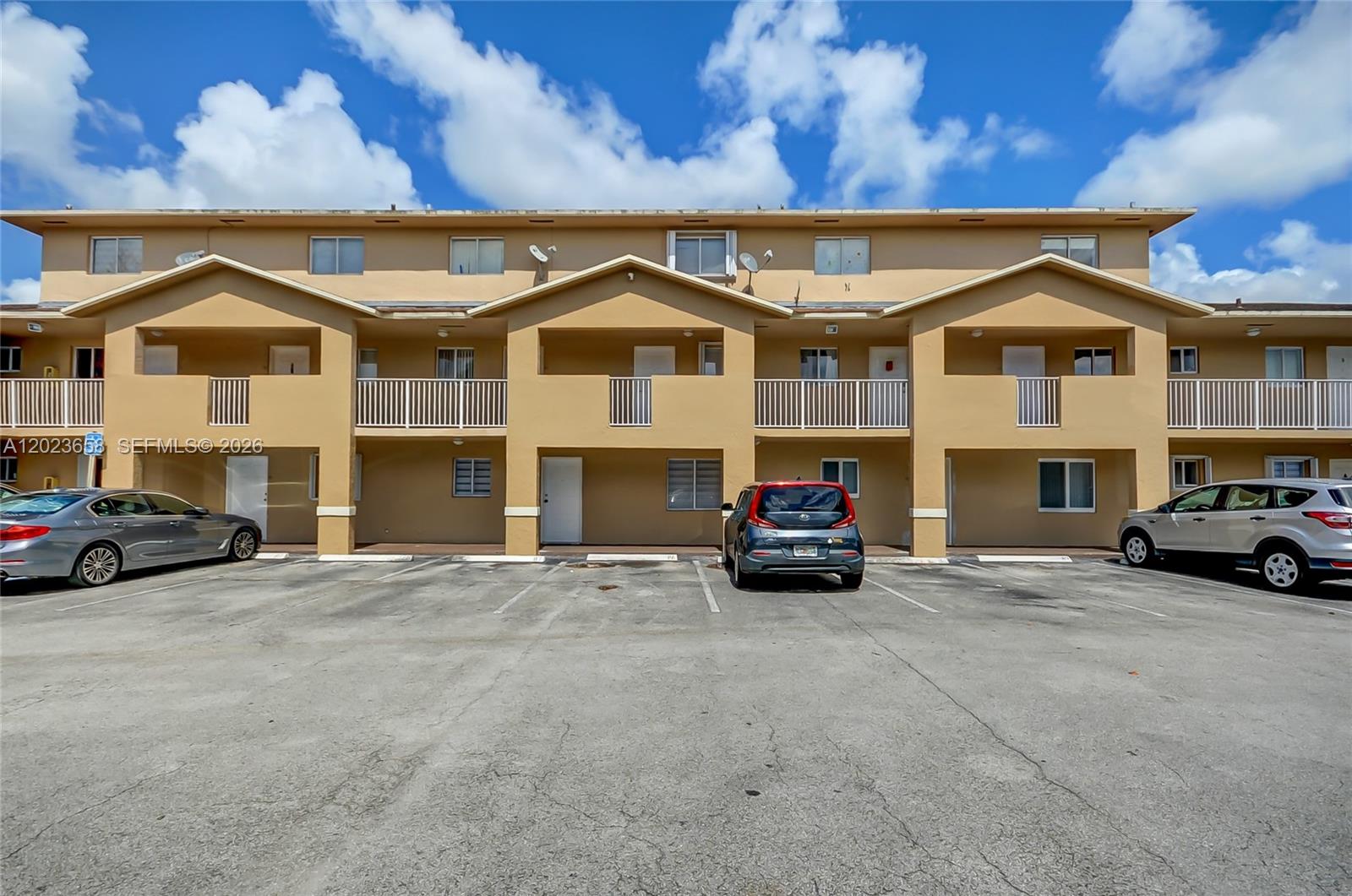 VILLA VERANDA CONDO - Residential