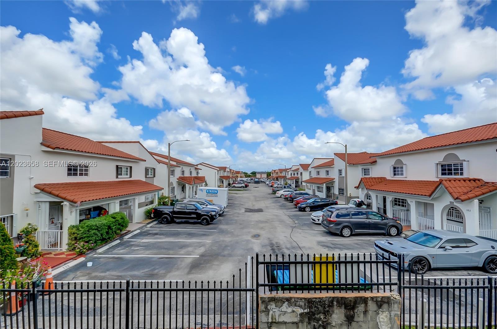 VILLA VERANDA CONDO - Residential