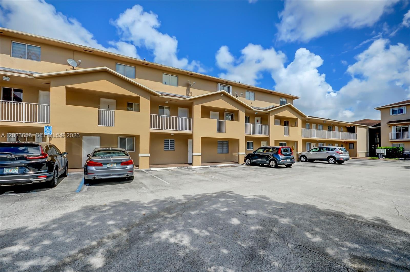 VILLA VERANDA CONDO - Residential