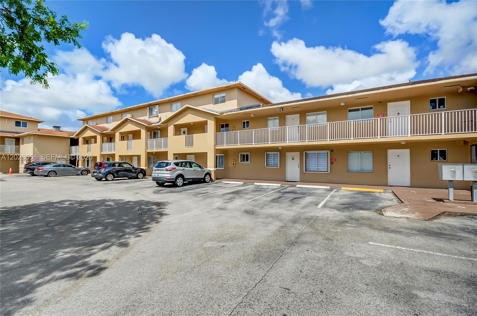VILLA VERANDA CONDO - Residential