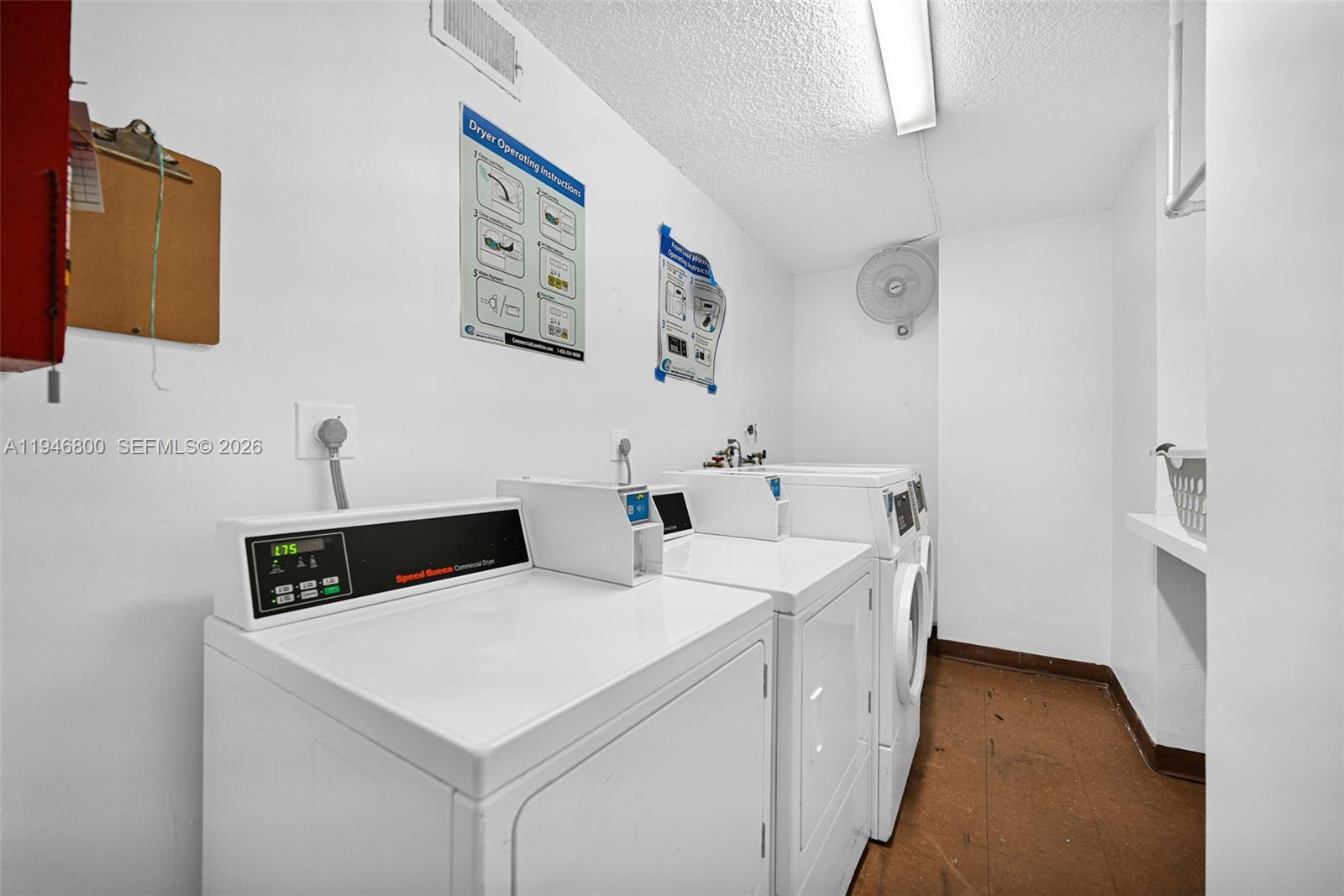 WINSTON TOWERS 100 CCONDO - Residential