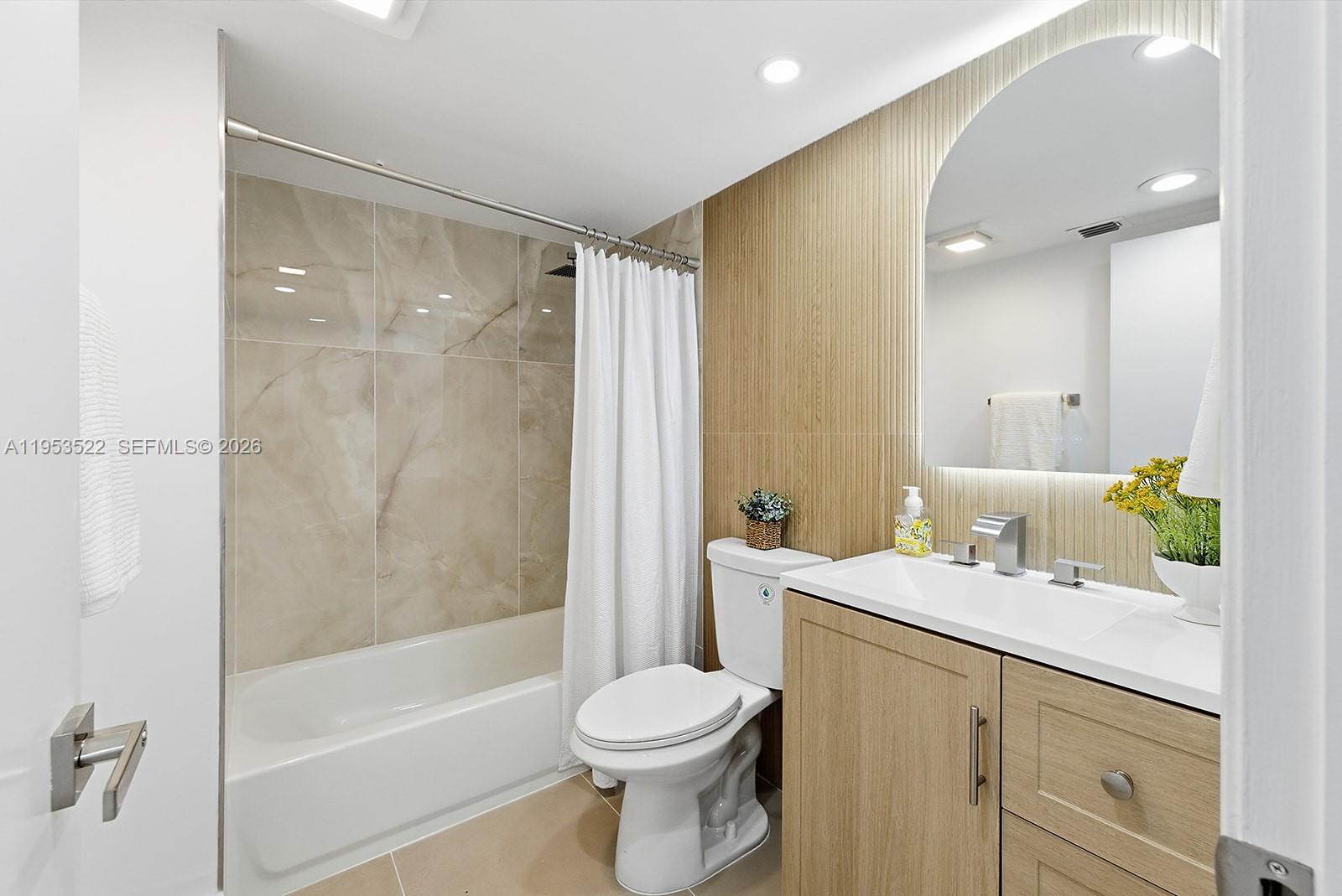 CAMBRIDGE AT CENTURY VILL - Residential