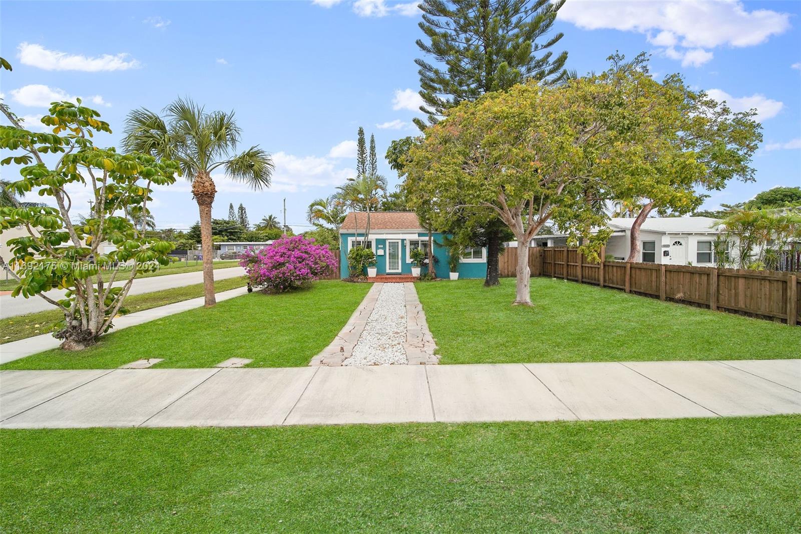 HOLLYWOOD PARK - Residential