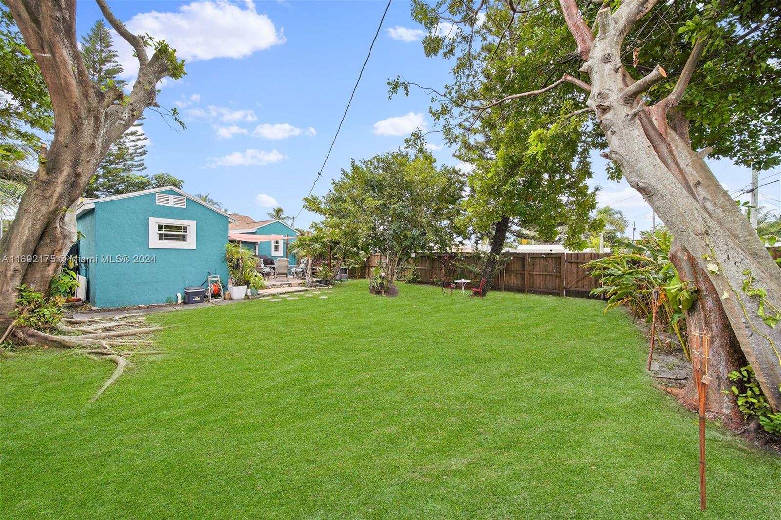HOLLYWOOD PARK - Residential