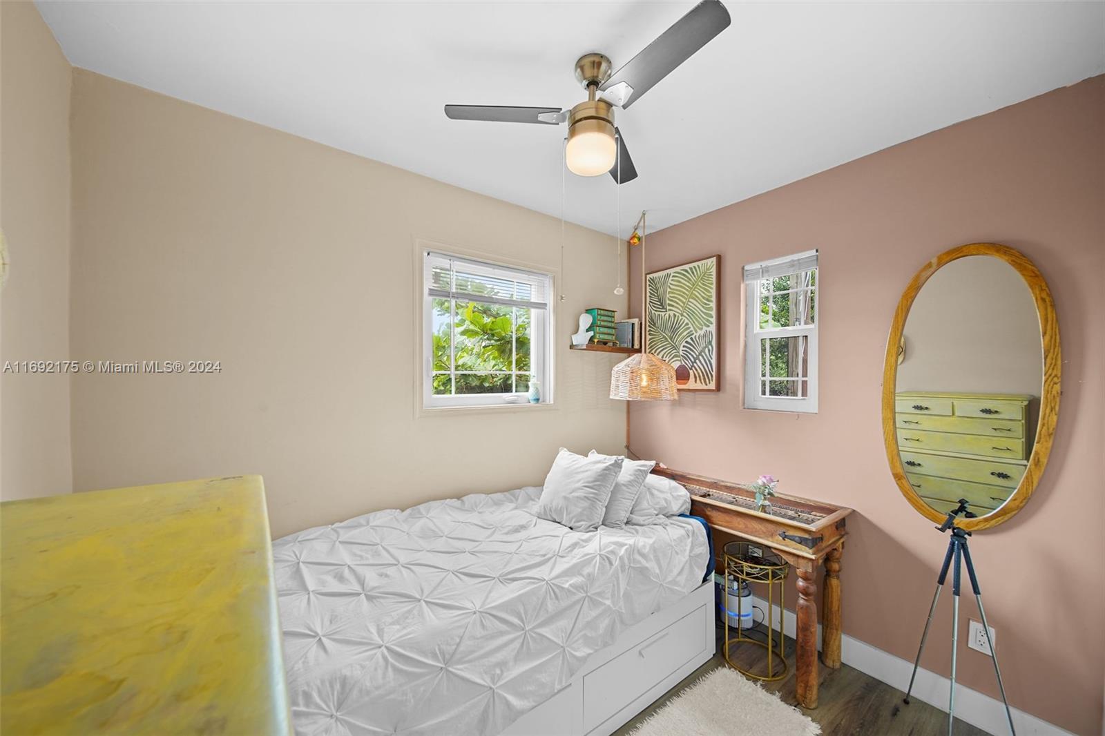 HOLLYWOOD PARK - Residential