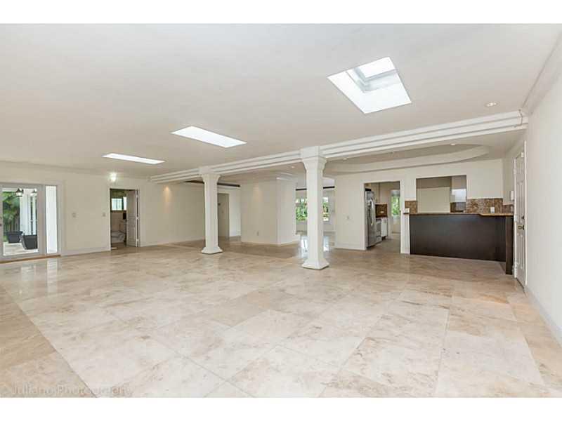 5 53 42 BAY LURE - Residential