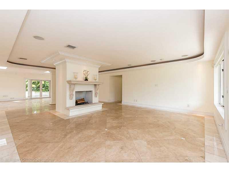 5 53 42 BAY LURE - Residential