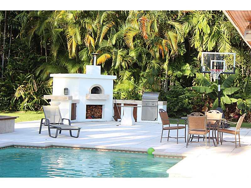 5 53 42 BAY LURE - Residential