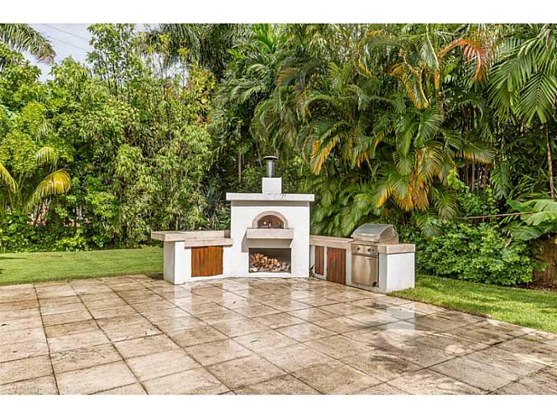 5 53 42 BAY LURE - Residential