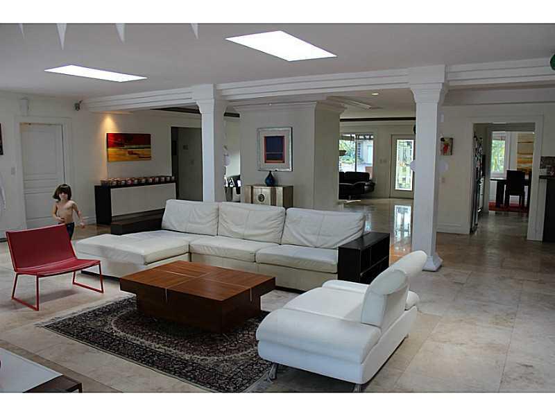 5 53 42 BAY LURE - Residential