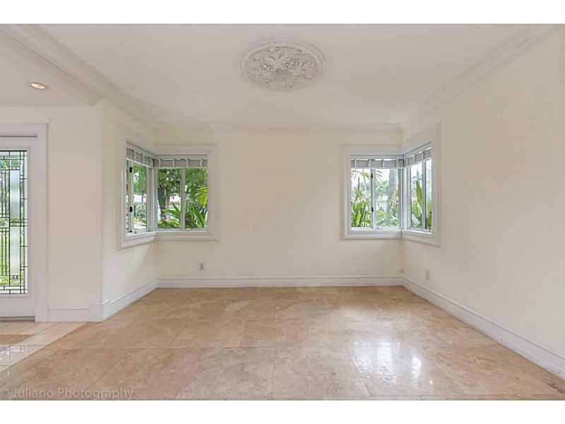 5 53 42 BAY LURE - Residential