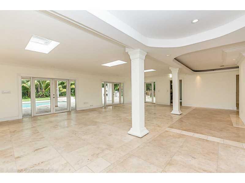 5 53 42 BAY LURE - Residential