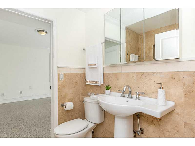 5 53 42 BAY LURE - Residential