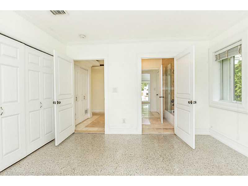 5 53 42 BAY LURE - Residential