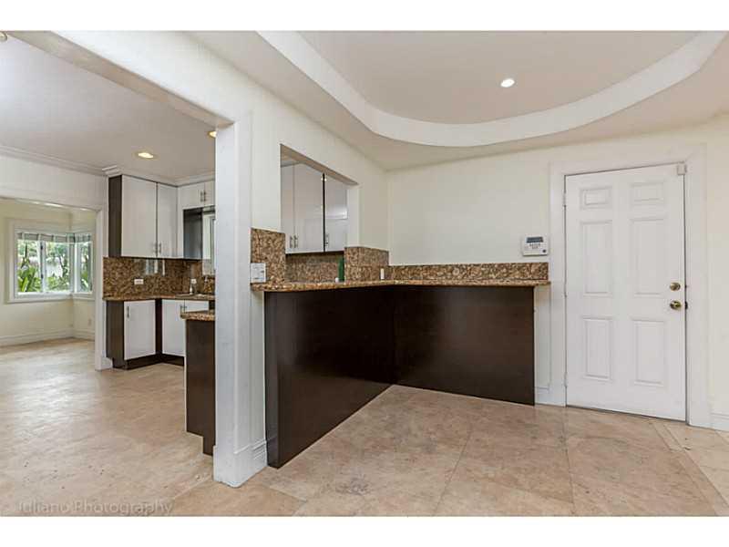 5 53 42 BAY LURE - Residential