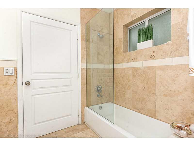 5 53 42 BAY LURE - Residential