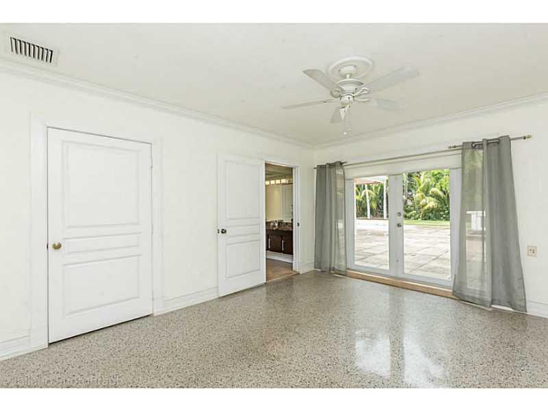 5 53 42 BAY LURE - Residential