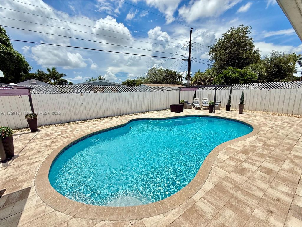 Photo of 1620 N 68th Ter, Hollywood, FL 33024 (MLS # A11839184)