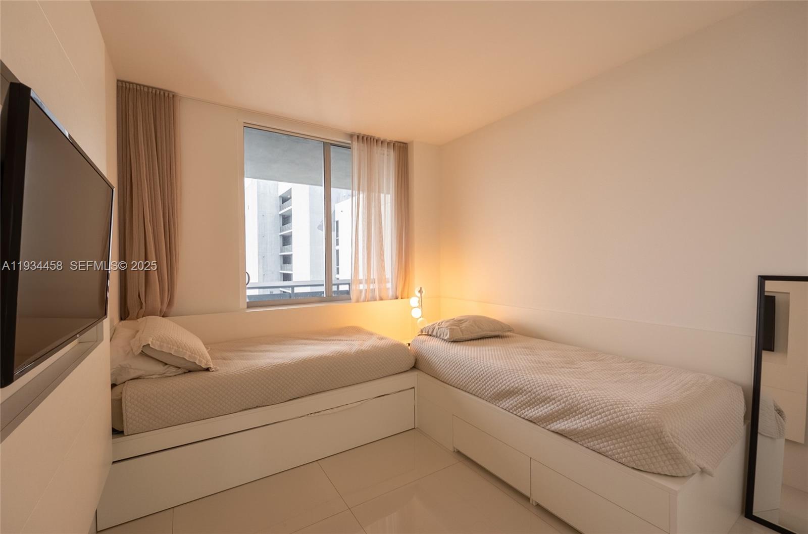 THE HARBOUR SOUTH CONDO - Residential