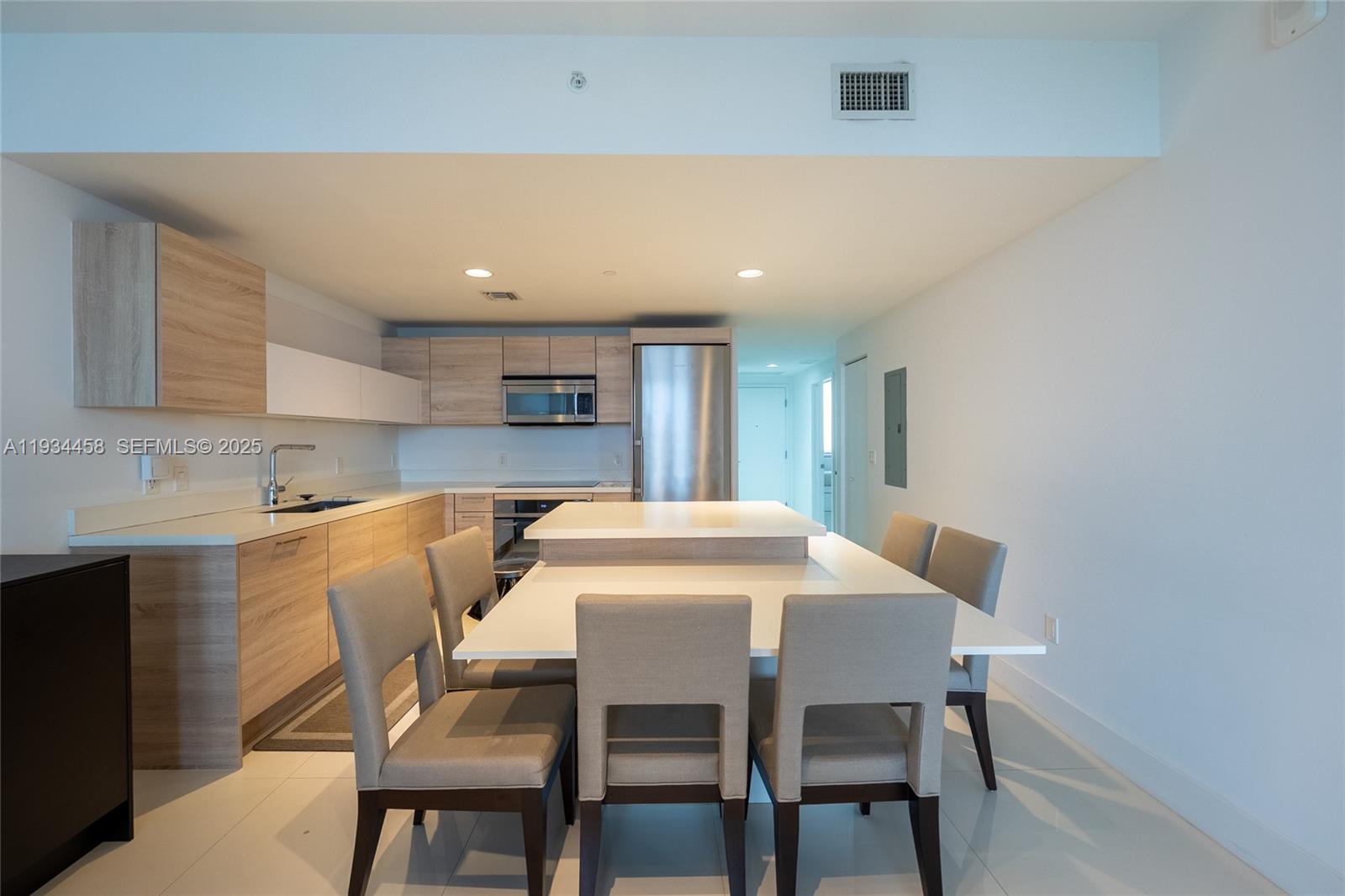 THE HARBOUR SOUTH CONDO - Residential