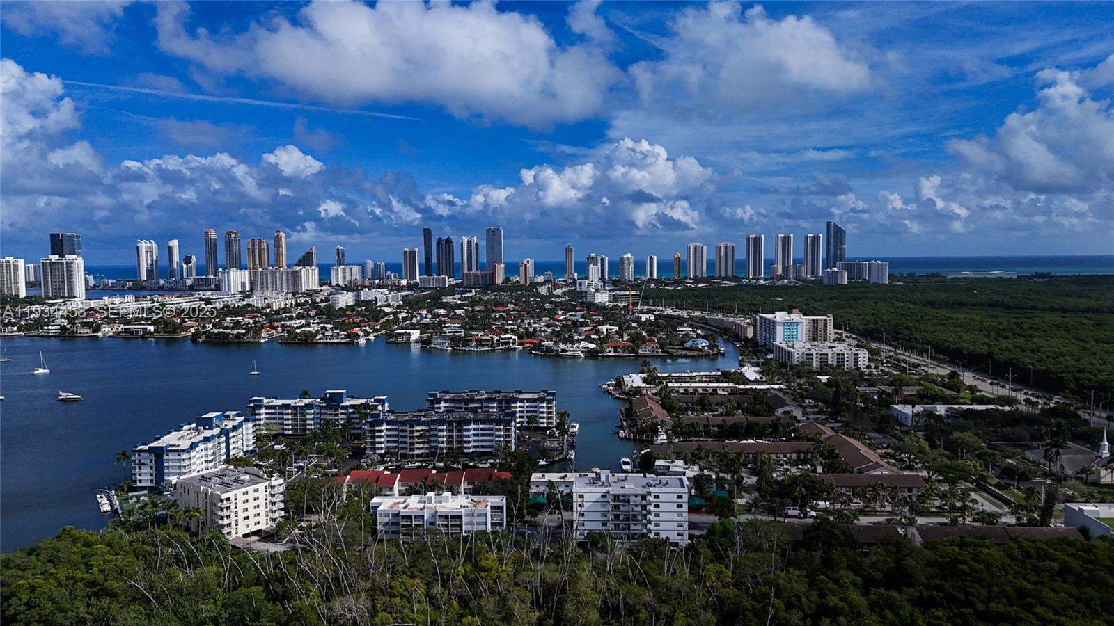 THE HARBOUR SOUTH CONDO - Residential