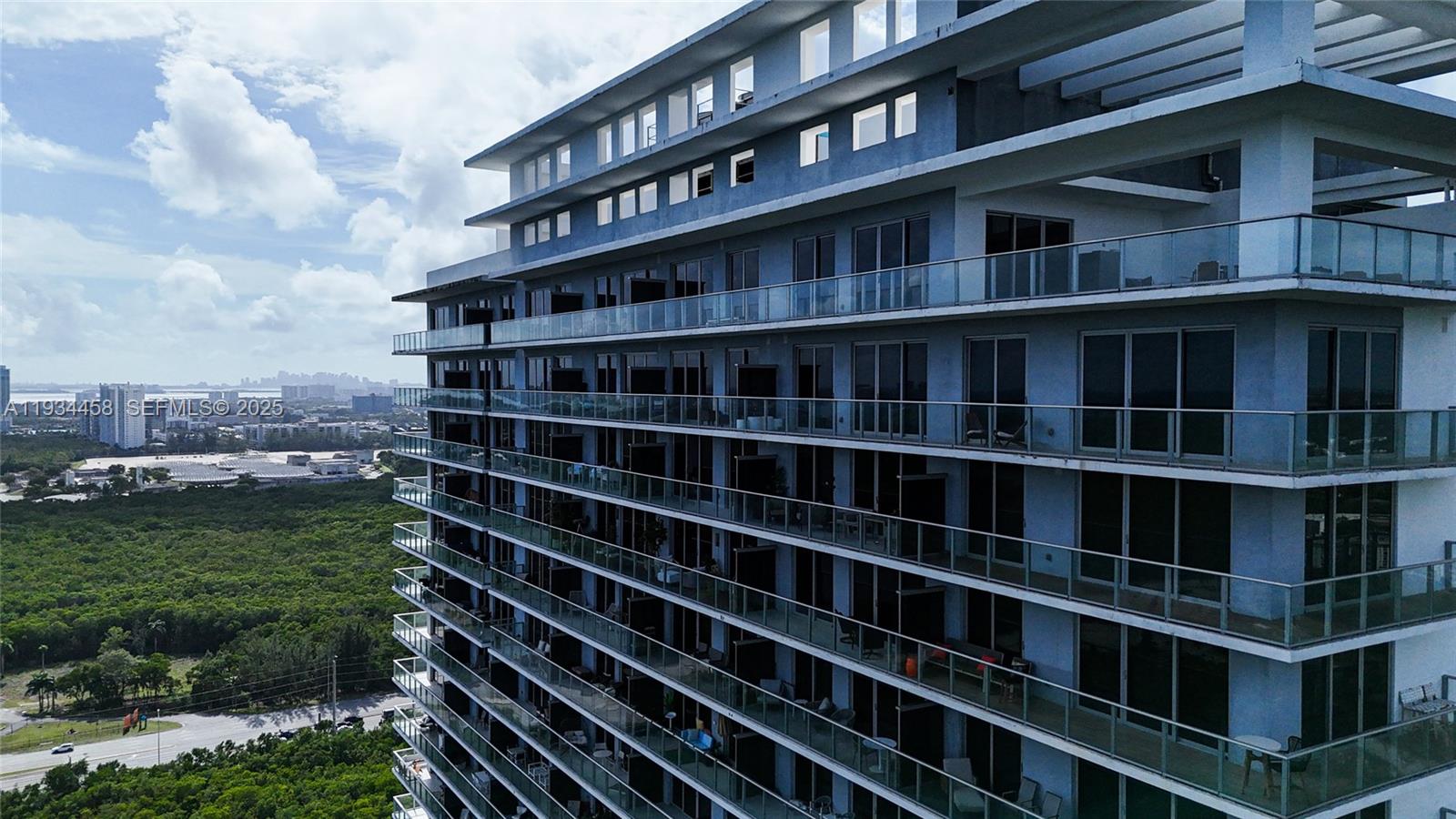 THE HARBOUR SOUTH CONDO - Residential