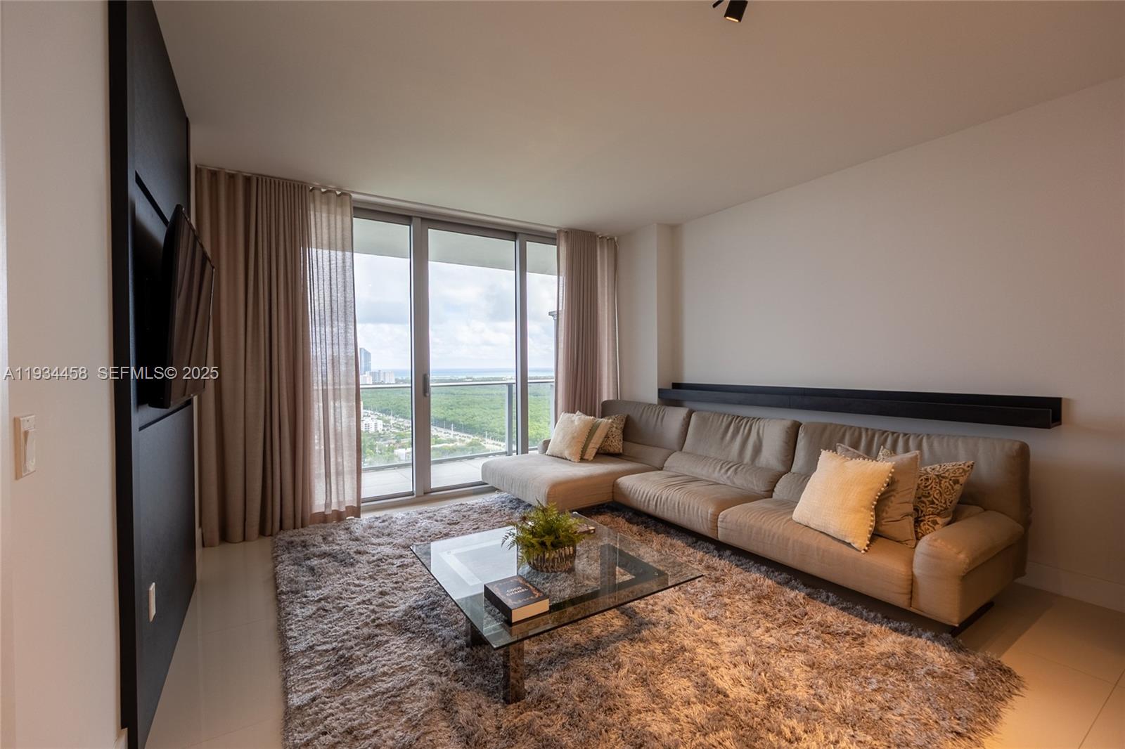 THE HARBOUR SOUTH CONDO - Residential