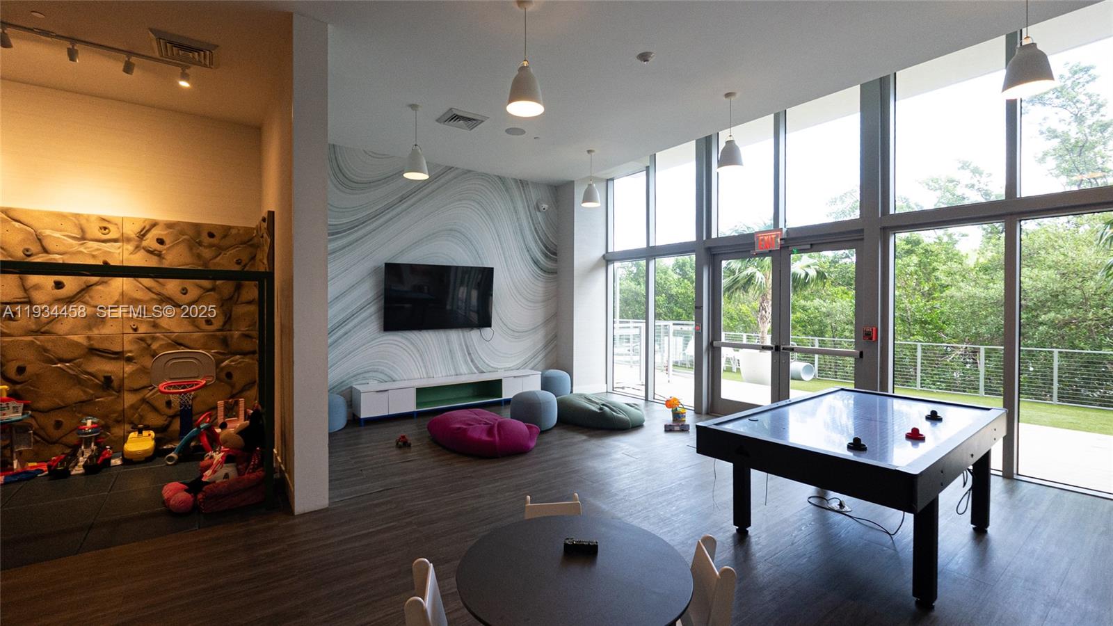 THE HARBOUR SOUTH CONDO - Residential