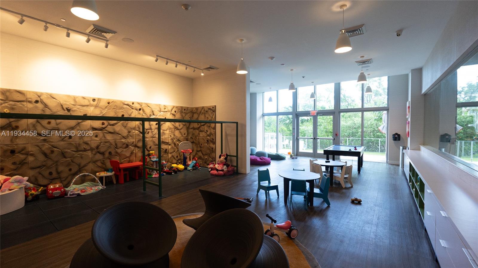 THE HARBOUR SOUTH CONDO - Residential