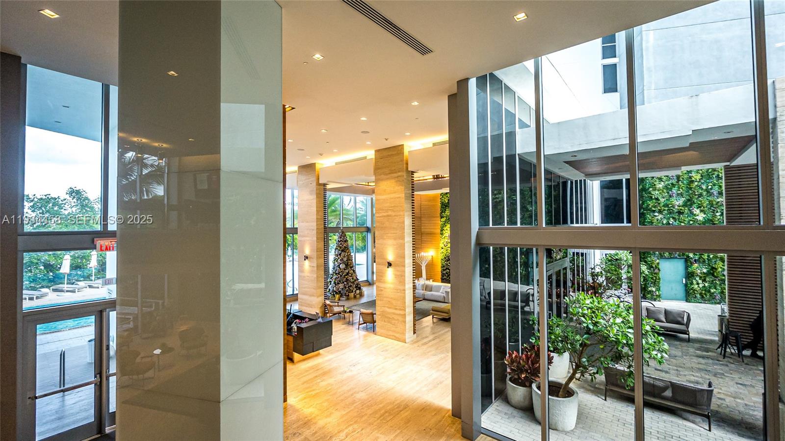 THE HARBOUR SOUTH CONDO - Residential