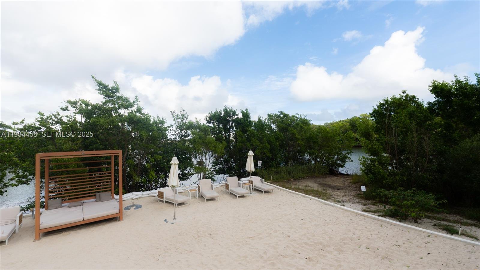 THE HARBOUR SOUTH CONDO - Residential