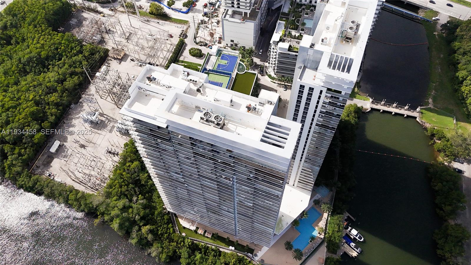 THE HARBOUR SOUTH CONDO - Residential