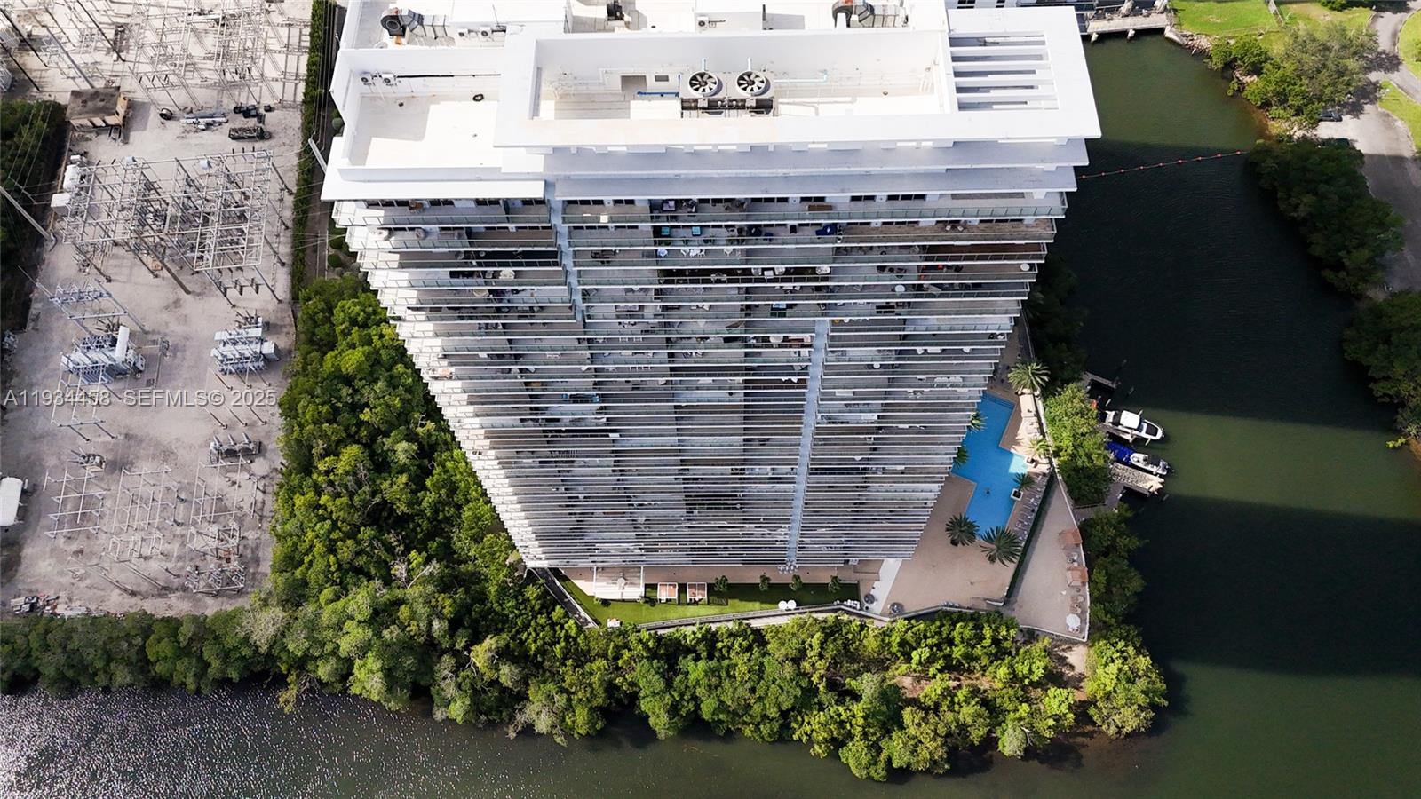 THE HARBOUR SOUTH CONDO - Residential