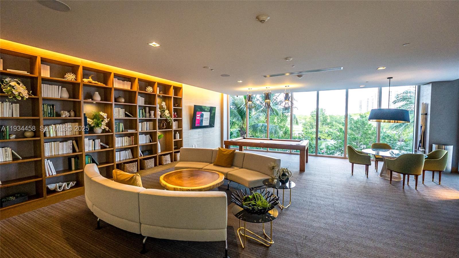 THE HARBOUR SOUTH CONDO - Residential