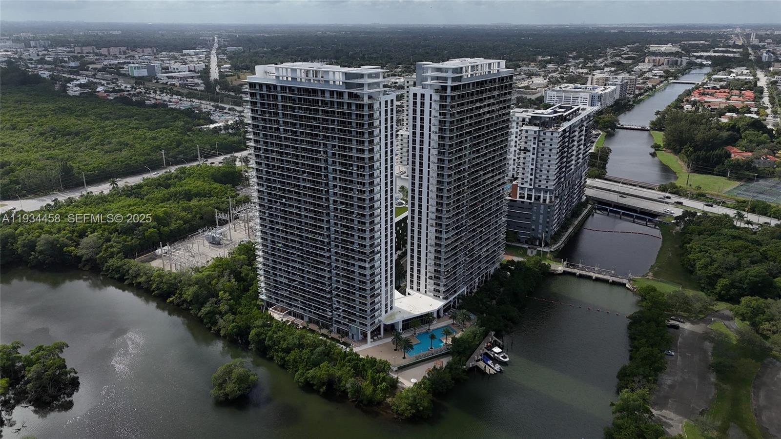 THE HARBOUR SOUTH CONDO - Residential