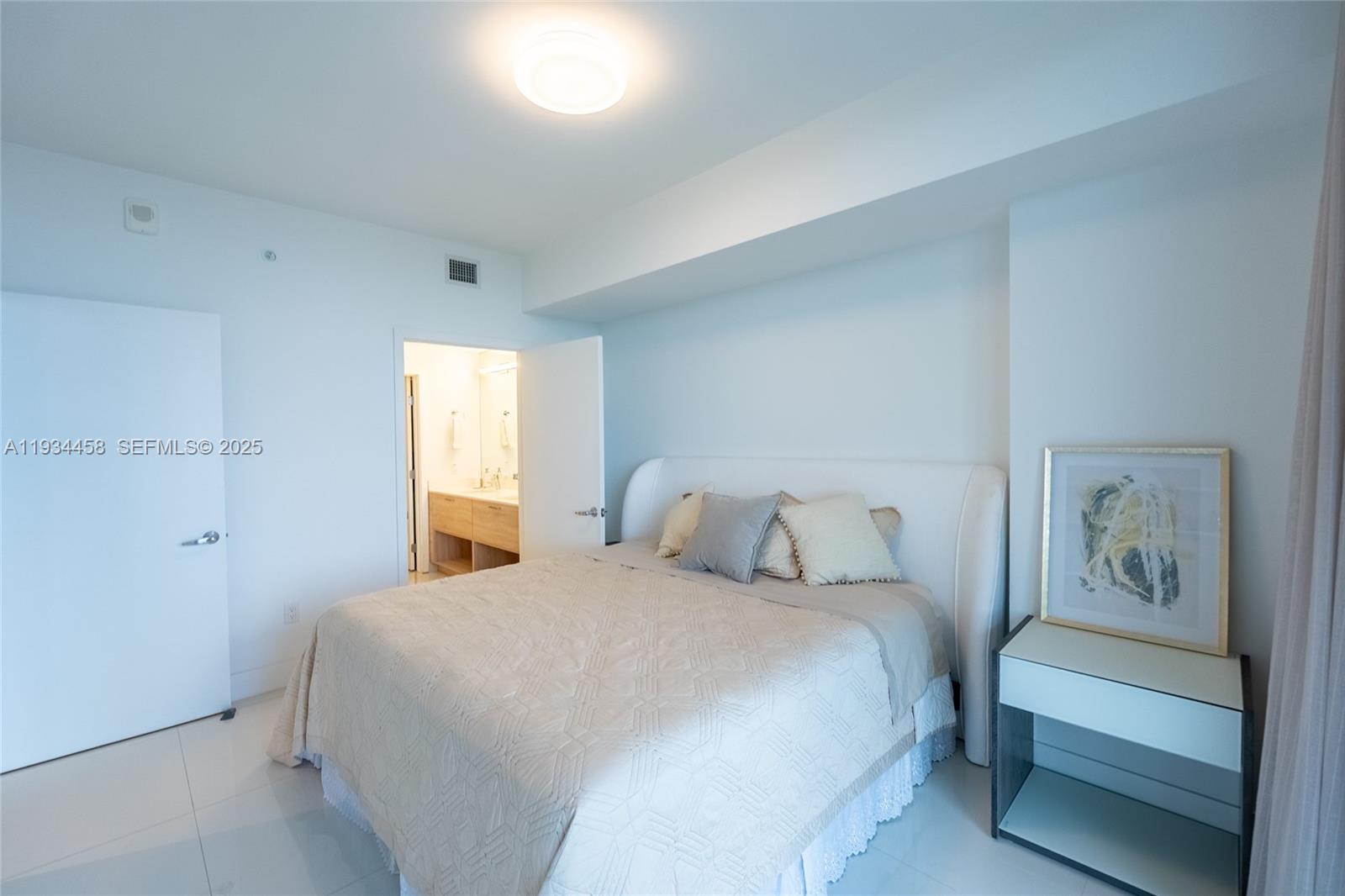 THE HARBOUR SOUTH CONDO - Residential