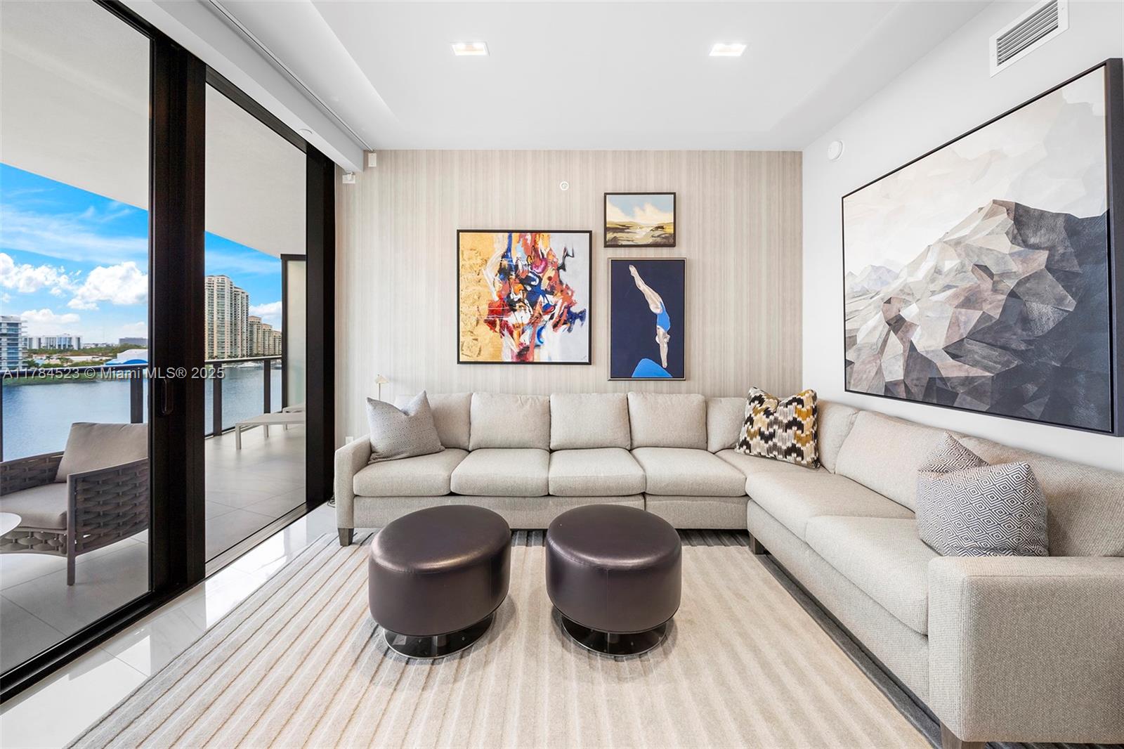 PRIVE CONDO - Residential