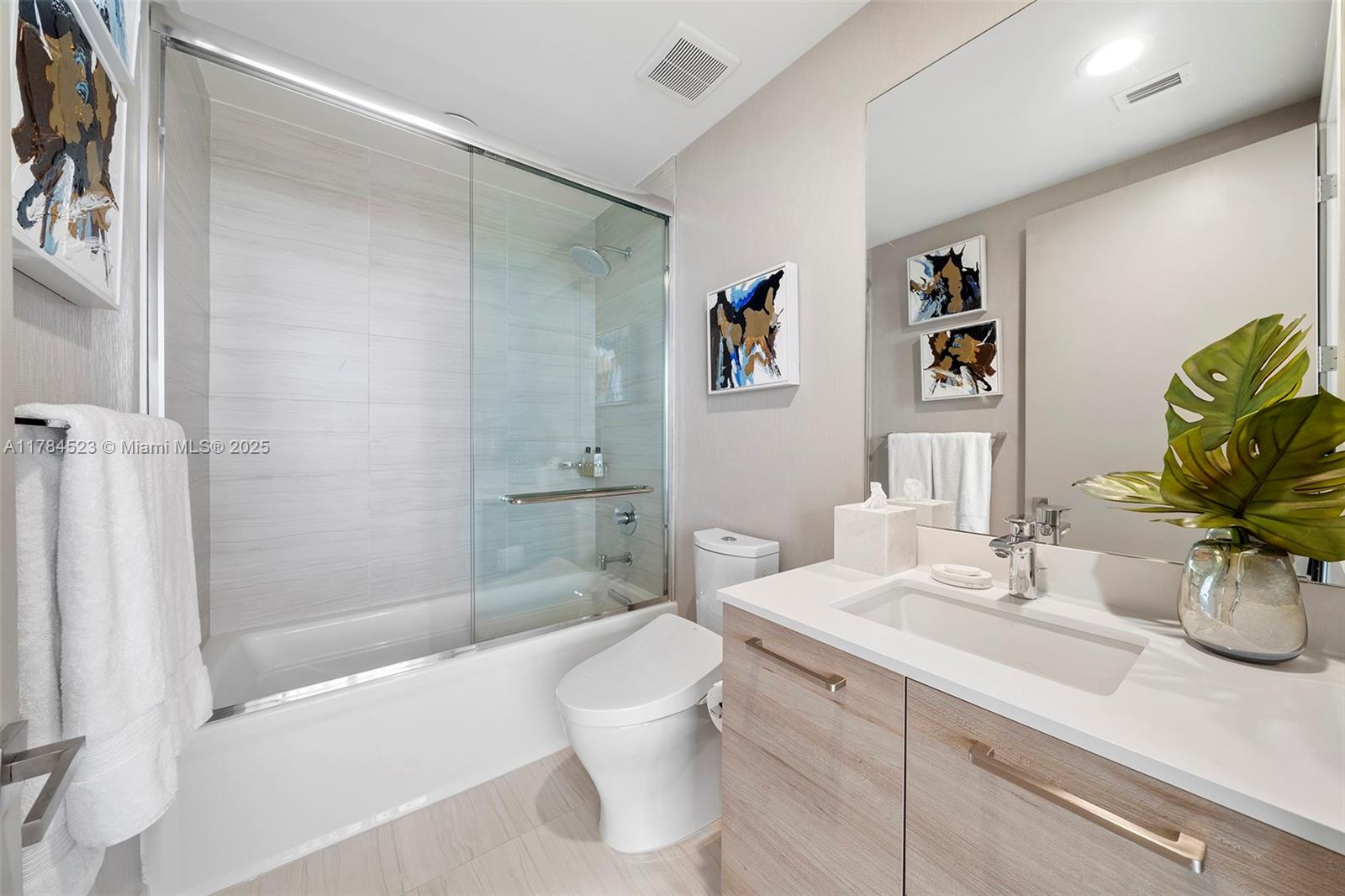 PRIVE CONDO - Residential