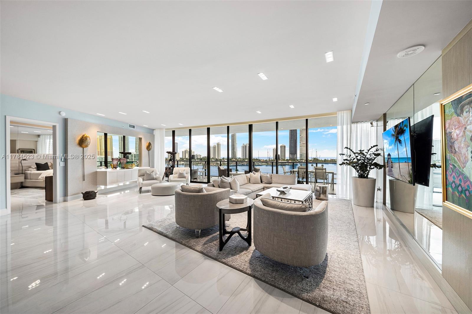 PRIVE CONDO - Residential