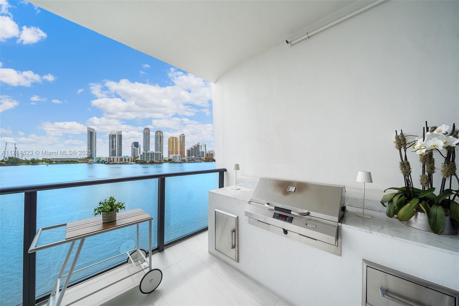 PRIVE CONDO - Residential