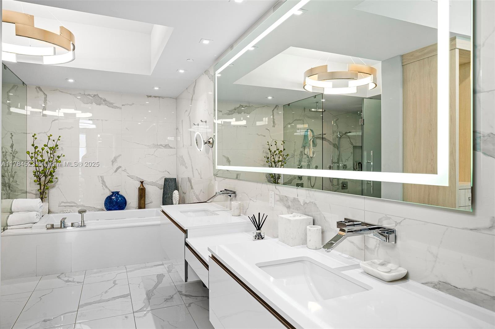 PRIVE CONDO - Residential