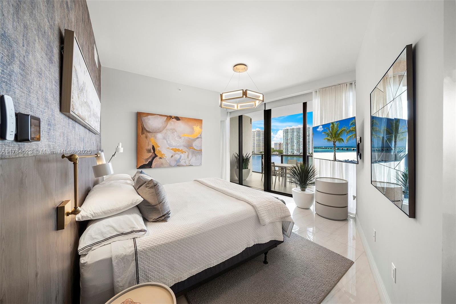 PRIVE CONDO - Residential