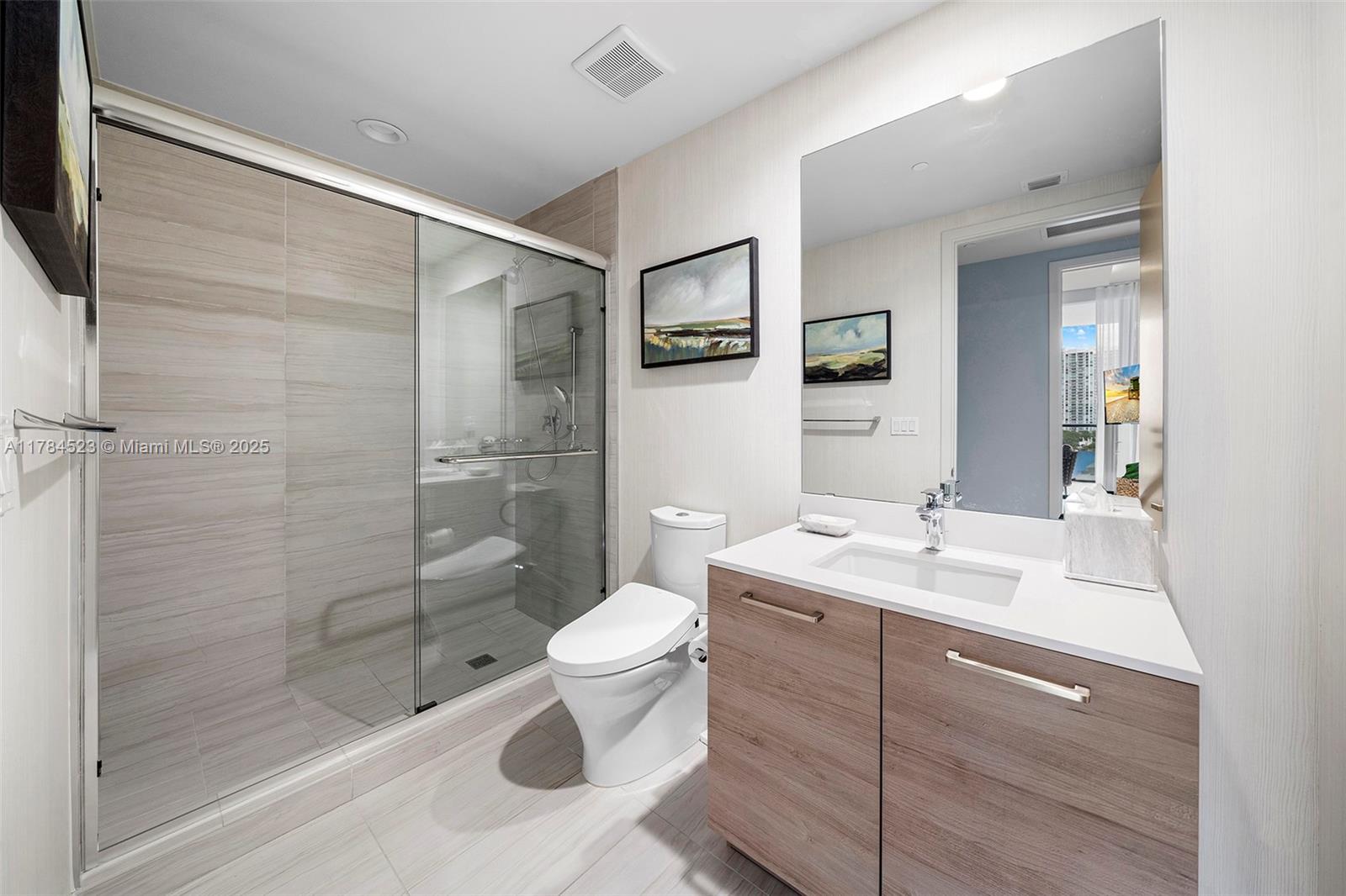 PRIVE CONDO - Residential