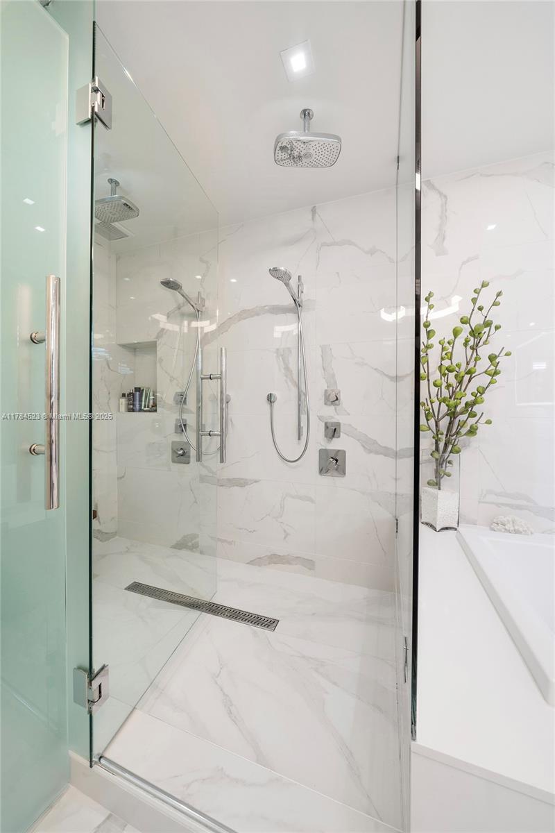 PRIVE CONDO - Residential