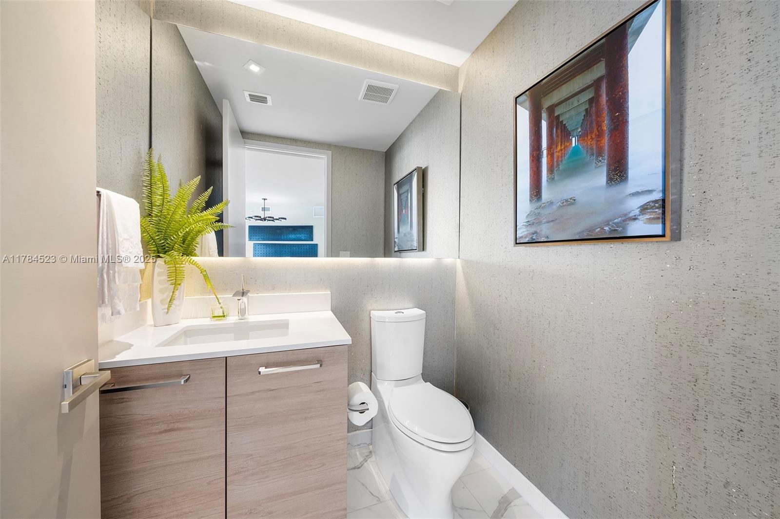 PRIVE CONDO - Residential