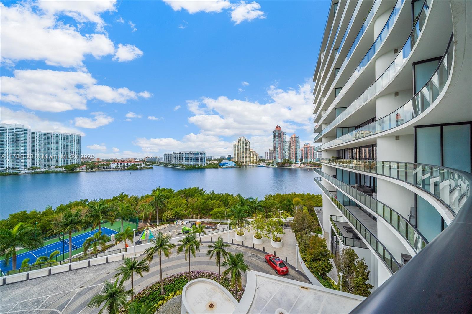 PRIVE CONDO - Residential