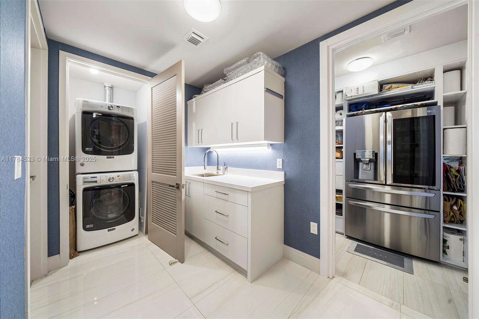 PRIVE CONDO - Residential