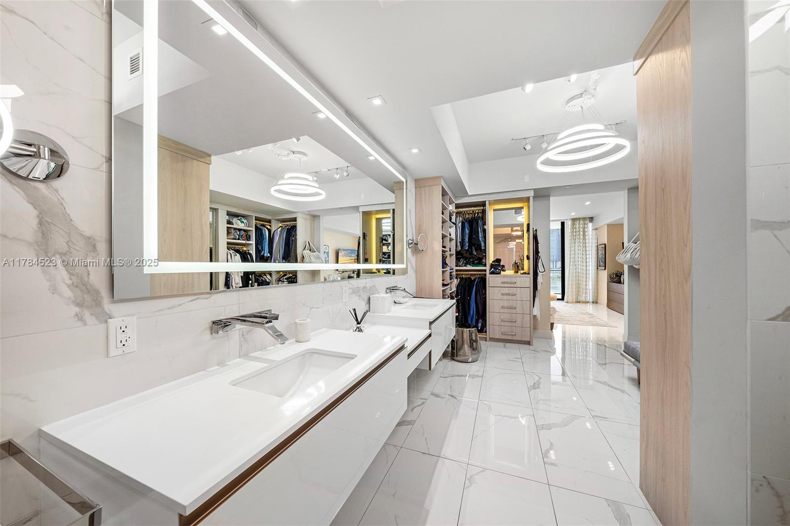 PRIVE CONDO - Residential