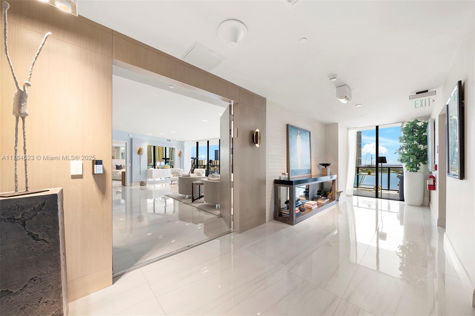 PRIVE CONDO - Residential